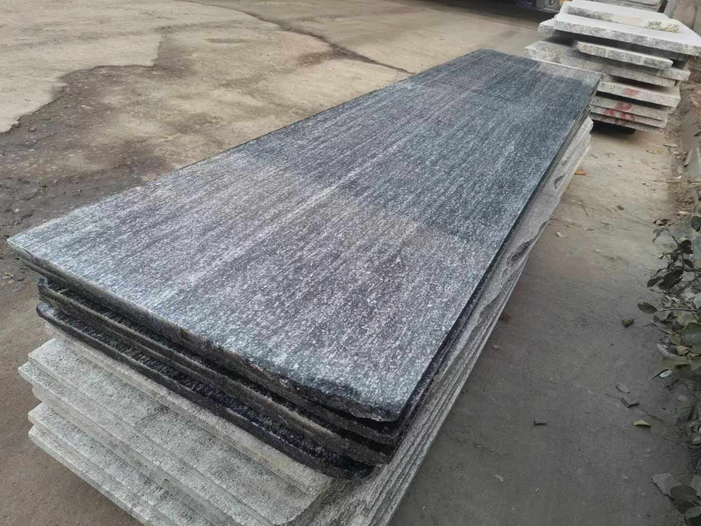 現(xiàn)代風(fēng)格中國(guó)傳統(tǒng)材料：室外芝麻灰石材裝修設(shè)計(jì)(圖3)