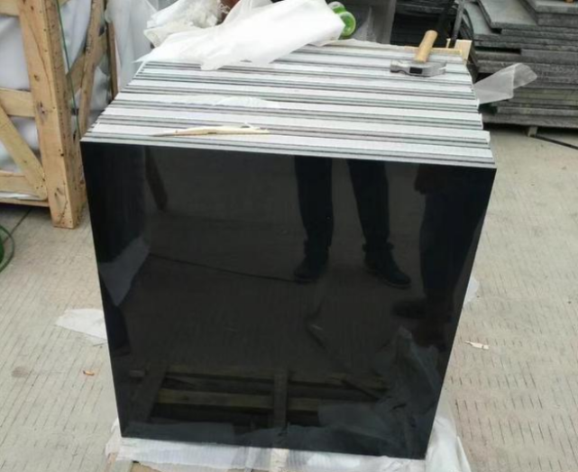 知名設(shè)計(jì)師親筆簽名|蒙古黑石材加工打造精美藝術(shù)品(圖2)