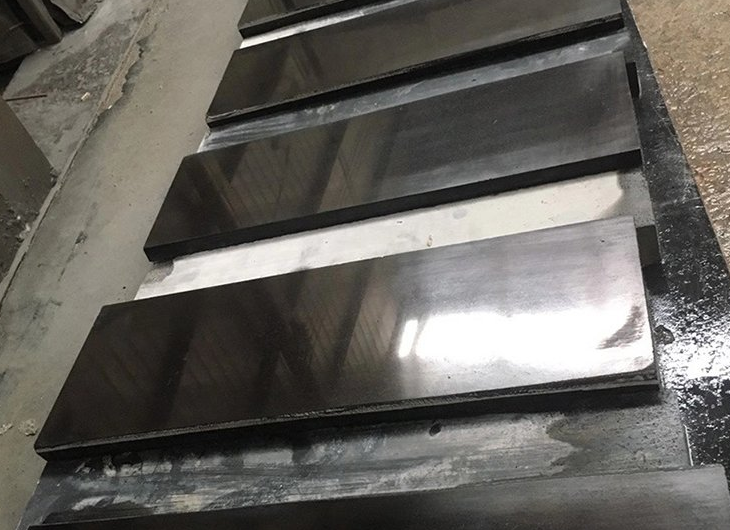 國(guó)寶級(jí)石材——蒙古黑，以碳化聞名世界(圖1)