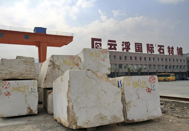 PC磚鋪地材料優(yōu)勢(shì)大揭秘：質(zhì)量有保障，方便實(shí)用(圖2)