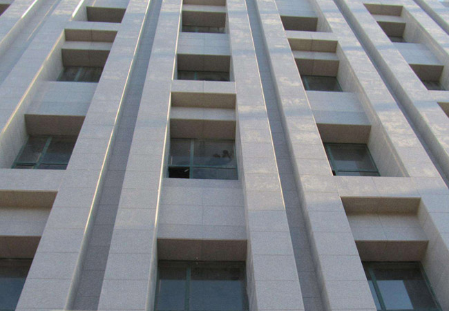 PC磚鋪地與傳統(tǒng)瓷磚的對比分析:為何越來越受歡迎(圖2) PC磚鋪地與傳統(tǒng)瓷磚的對比分析:為何越來越受歡迎(圖2)