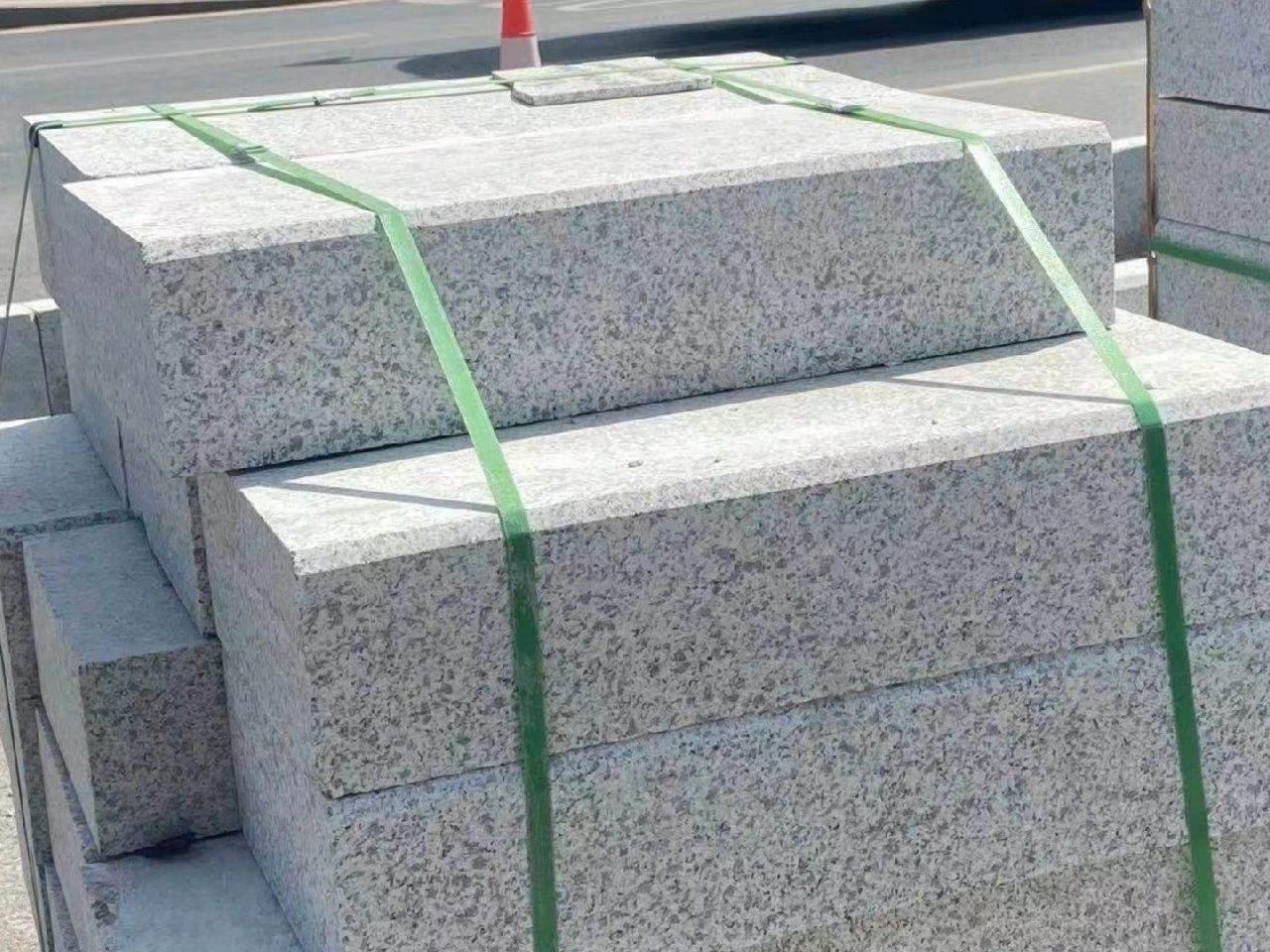 高效路沿石加工技術(shù)，助力城市道路建設(shè)提速(圖1)