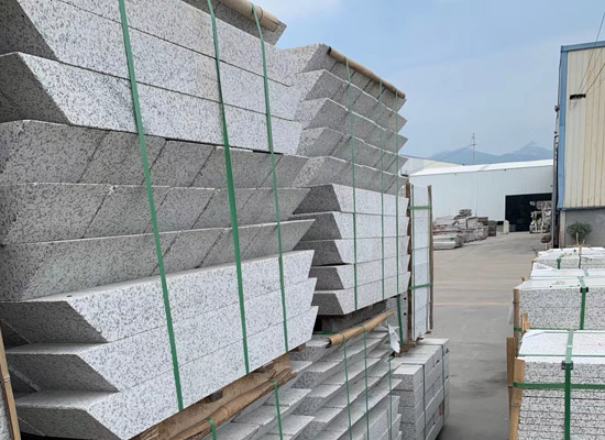 路沿石材質(zhì)大揭秘：選對材質(zhì)，細(xì)節(jié)彰顯品質(zhì)生活(圖1)