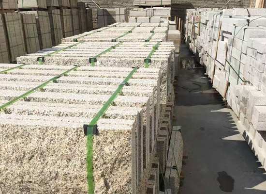 黃銹石外墻干掛:時尚與質(zhì)感兼具的建筑裝飾材料(圖1) 黃銹石外墻干掛:時尚與質(zhì)感兼具的建筑裝飾材料(圖1)