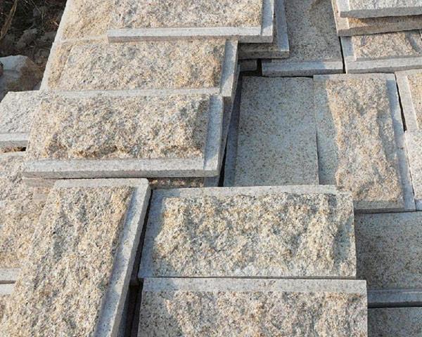 黃銹石外墻干掛:時尚與質(zhì)感兼具的建筑裝飾材料(圖3) 黃銹石外墻干掛:時尚與質(zhì)感兼具的建筑裝飾材料(圖3)