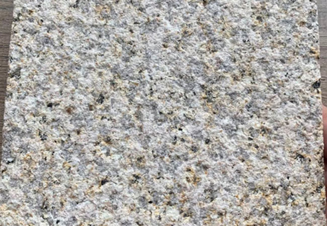 運用黃銹石干掛外墻，將建筑裝飾推向新的高度(圖2)