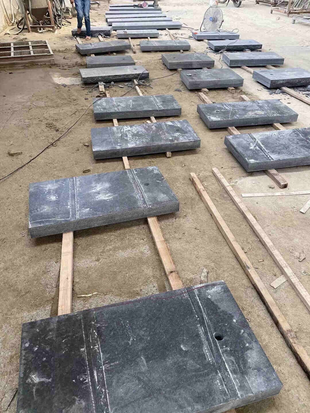 黑金沙石材多少錢一平米？最新市場價來了！(圖1)