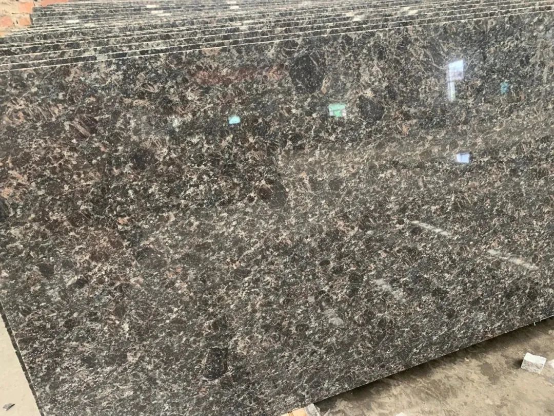 英國棕石材：黑棕與紅棕石材加工價(jià)格差異的原因分析(圖2)