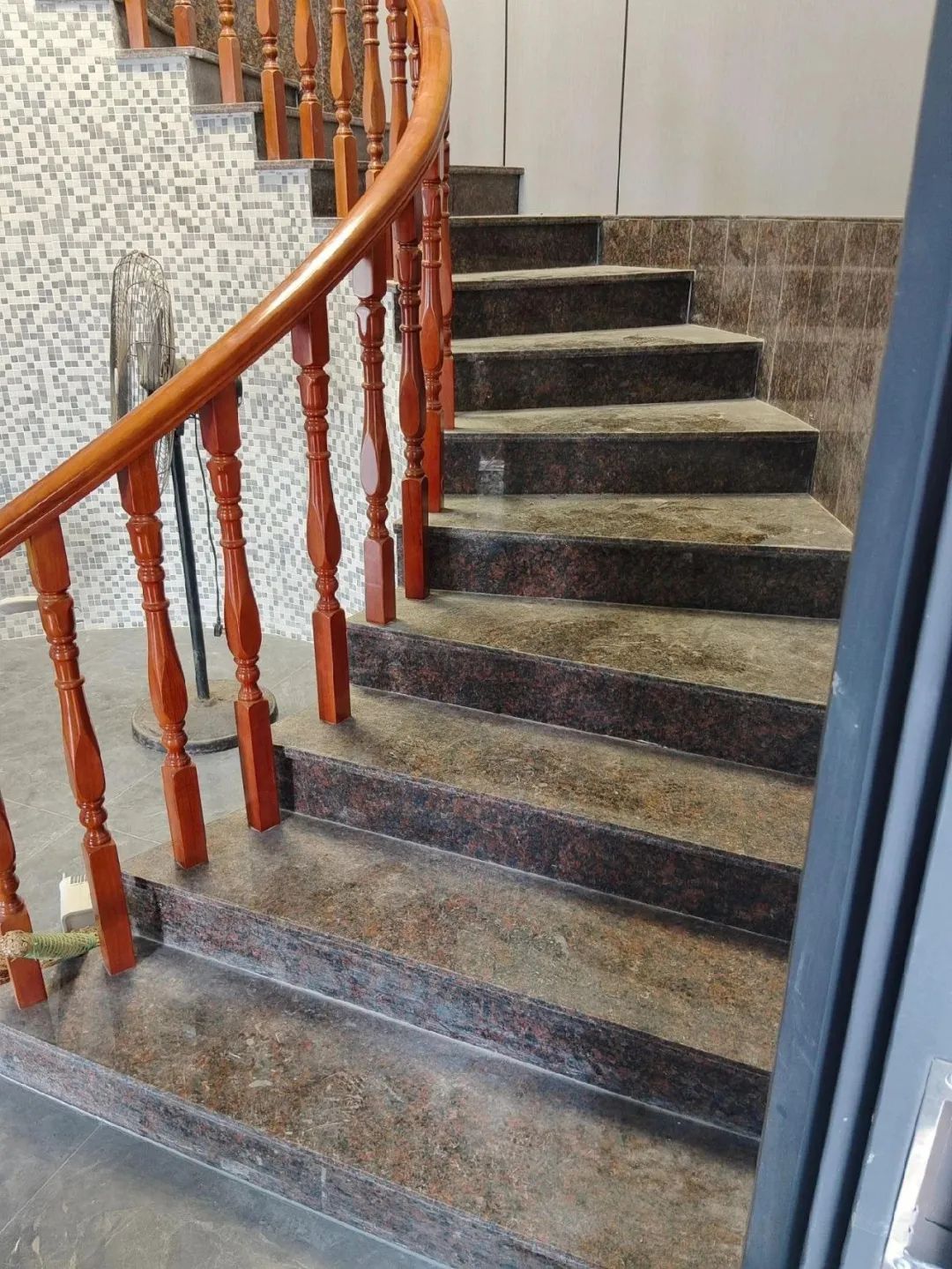 英國棕石材：黑棕與紅棕石材加工價(jià)格差異的原因分析(圖18)