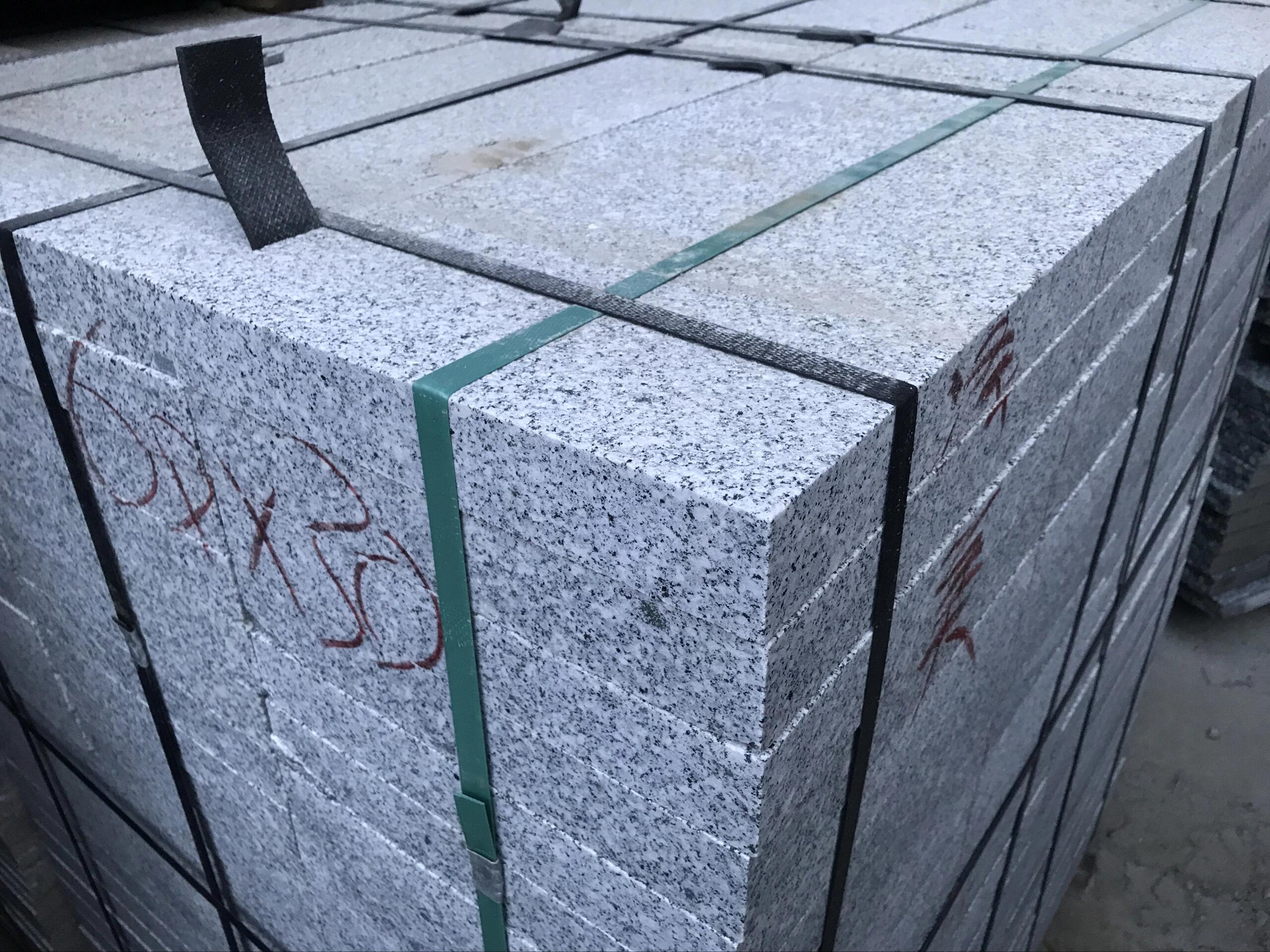 芝麻灰地鋪石 ？