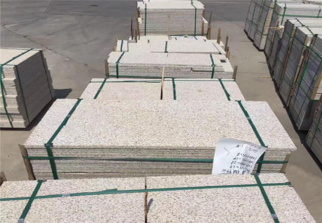 揭秘外墻干掛熱門材料：拉絲面與火燒板芝麻白的獨特魅力(圖4)