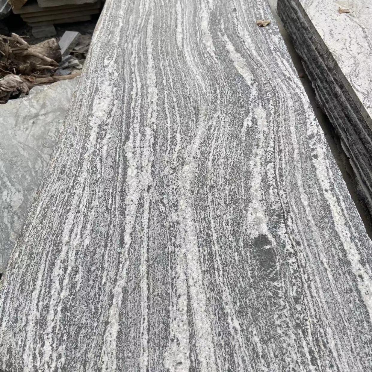 夜里雪花崗巖火燒板與光面成品在工程現(xiàn)場(chǎng)的應(yīng)用實(shí)況(圖2)