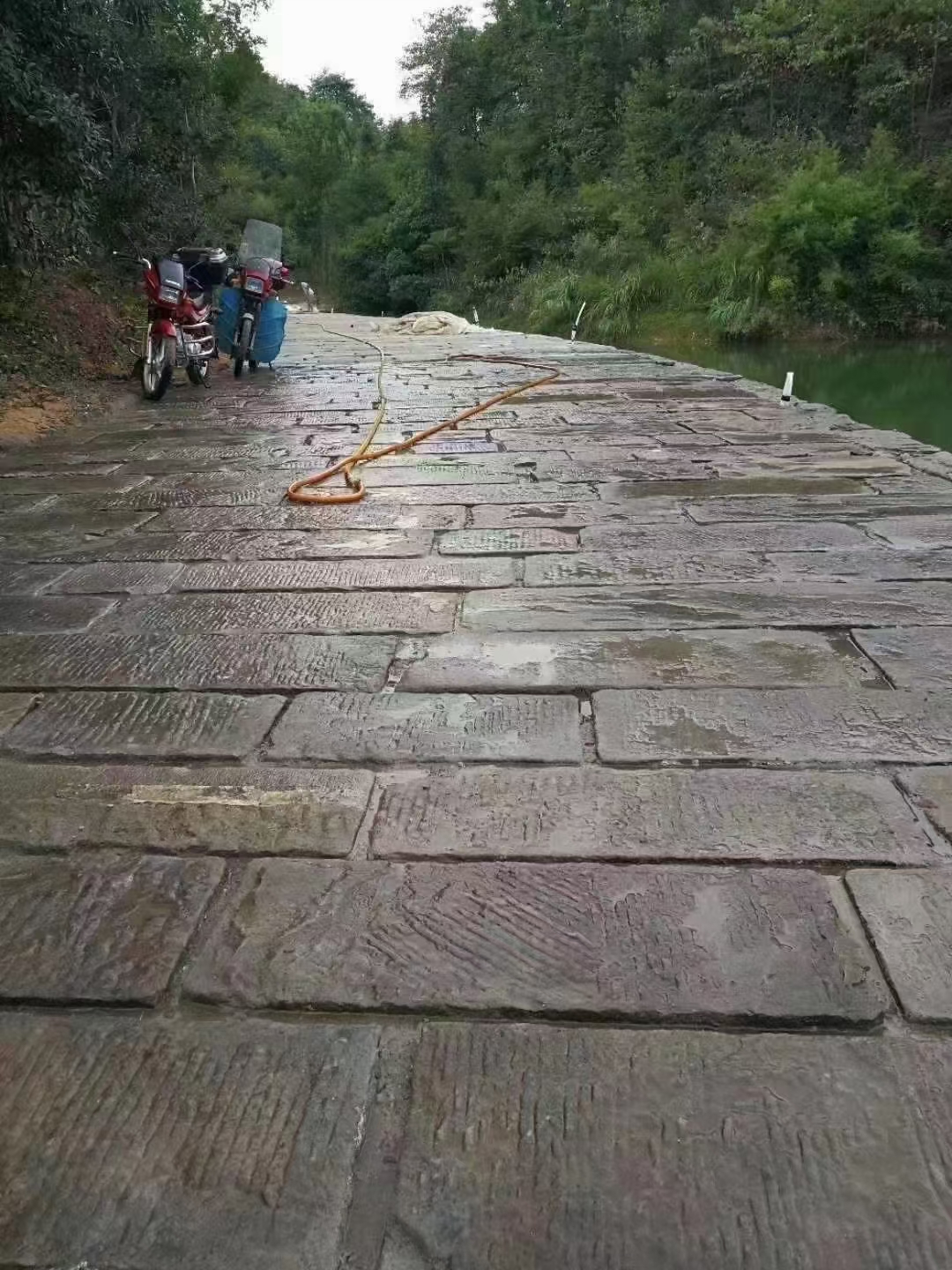 仿古石材廠家老石板舊石材加工批發(fā)價格怎么算(圖2) 仿古石材廠家老石板舊石材加工批發(fā)價格怎么算(圖2)