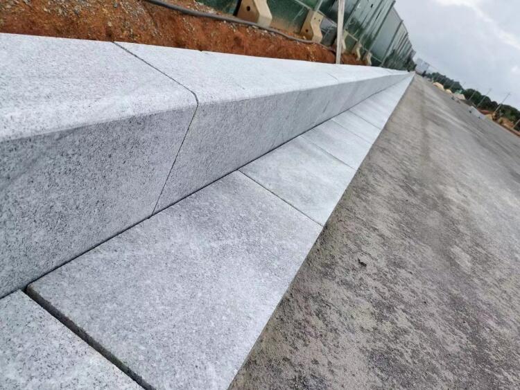 路沿石機(jī)切面和火燒面芝麻黑材質(zhì)每米實(shí)際成交價(jià)參考(圖3) 路沿石機(jī)切面和火燒面芝麻黑材質(zhì)每米實(shí)際成交價(jià)參考(圖3)