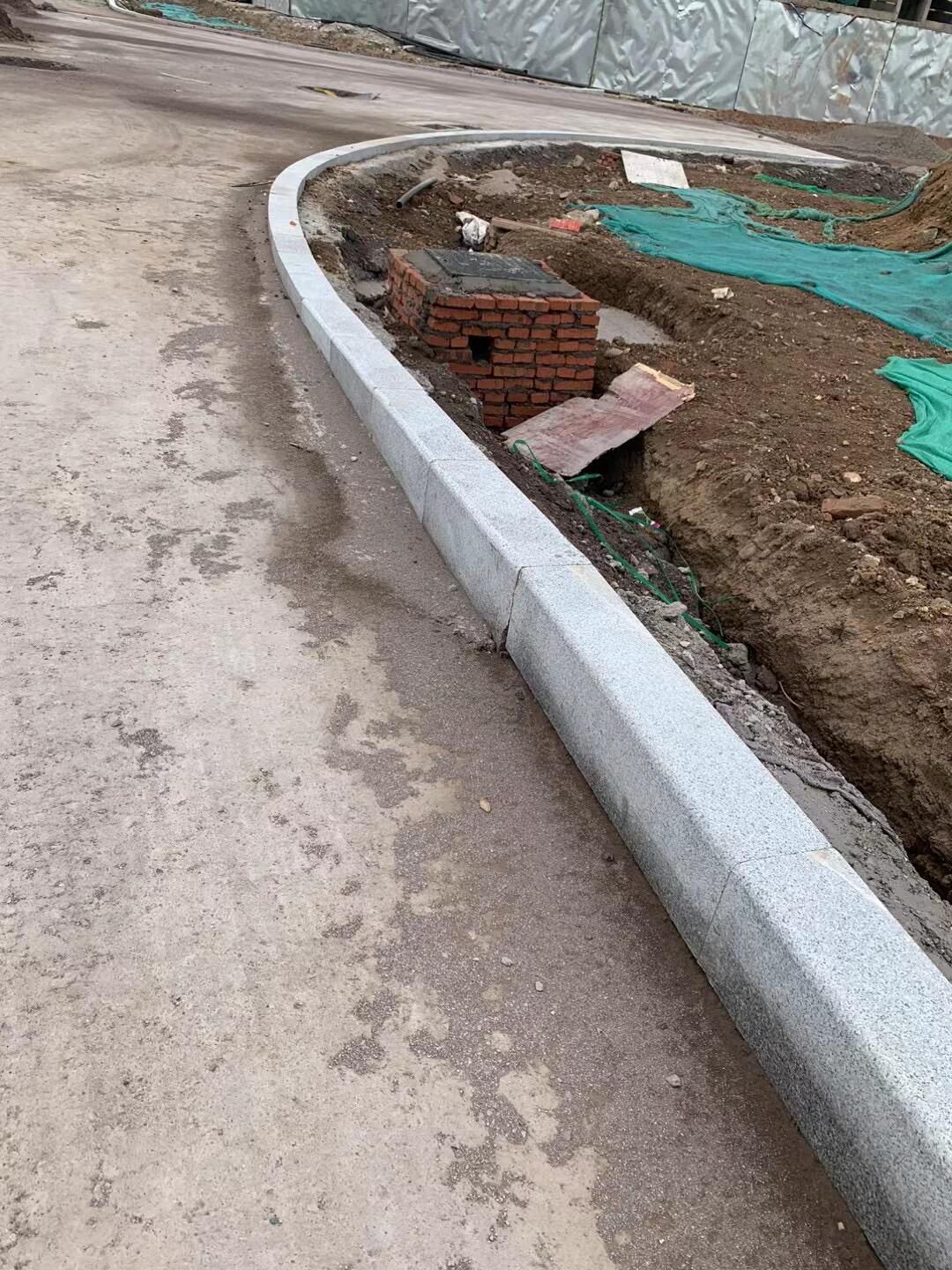 芝麻白芝麻灰芝麻黑路沿石廠家生產標準與定價(圖3) 芝麻白芝麻灰芝麻黑路沿石廠家生產標準與定價(圖3)