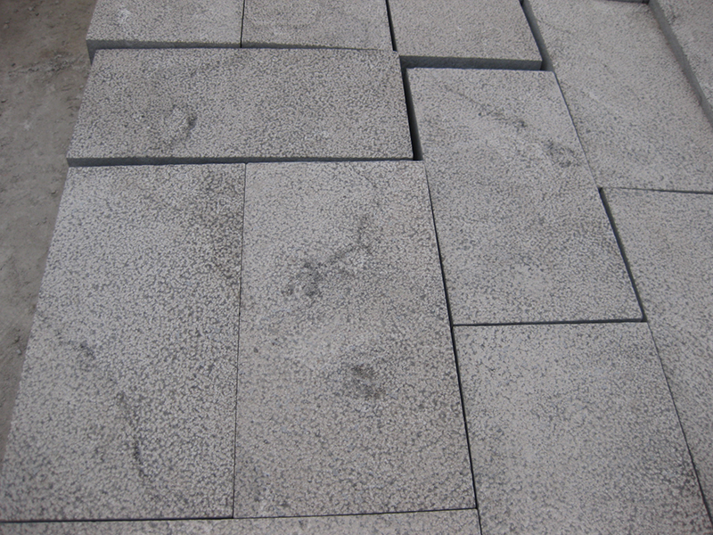 青石臺(tái)階石定制加工服務(wù)來(lái)自山東青石板廠家現(xiàn)場(chǎng)實(shí)拍安裝效果