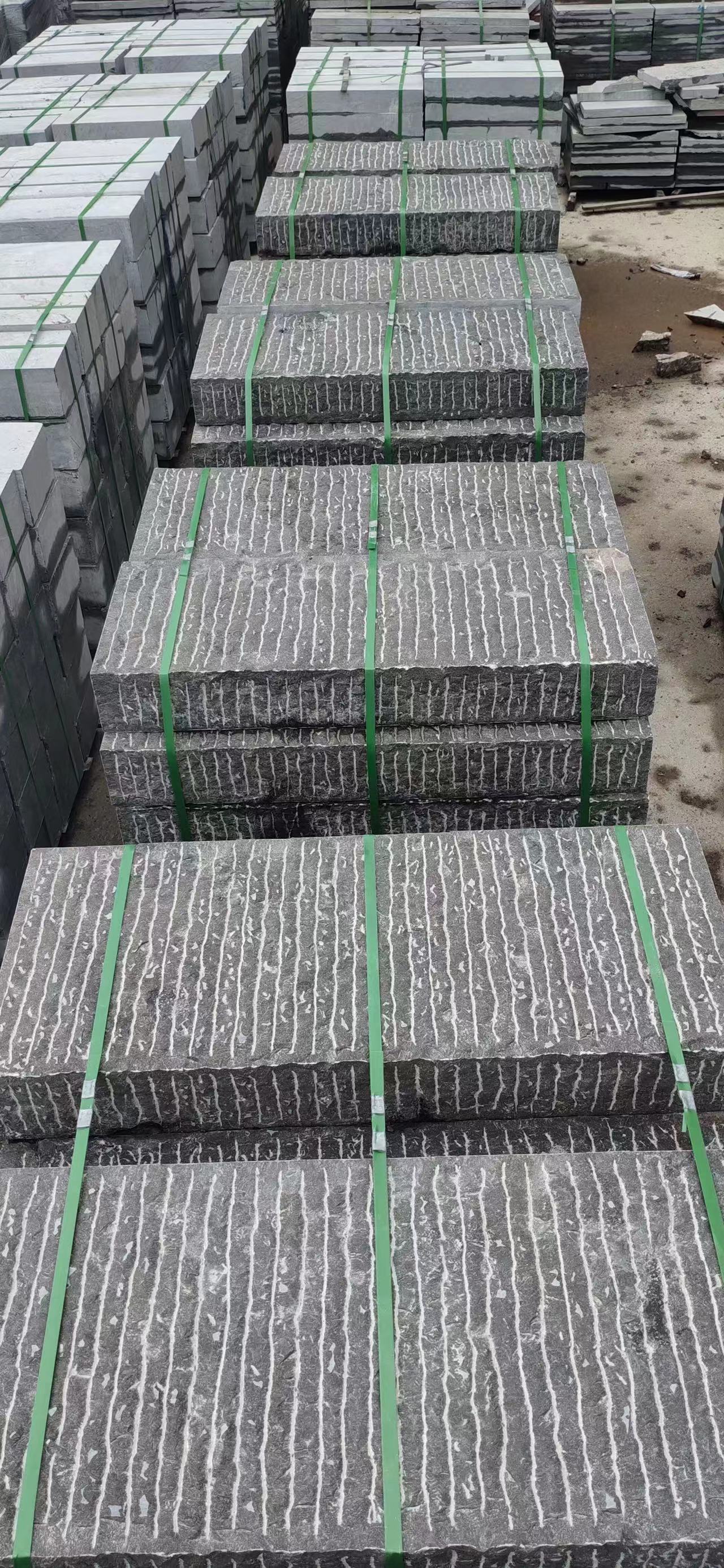 山東青石板廠家青石臺(tái)階石按立方米或平方米計(jì)價(jià)方式說(shuō)明