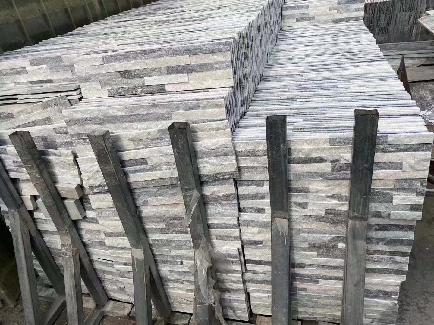 外墻文化石的優(yōu)缺點(diǎn)(圖2) 外墻文化石的優(yōu)缺點(diǎn)(圖2)