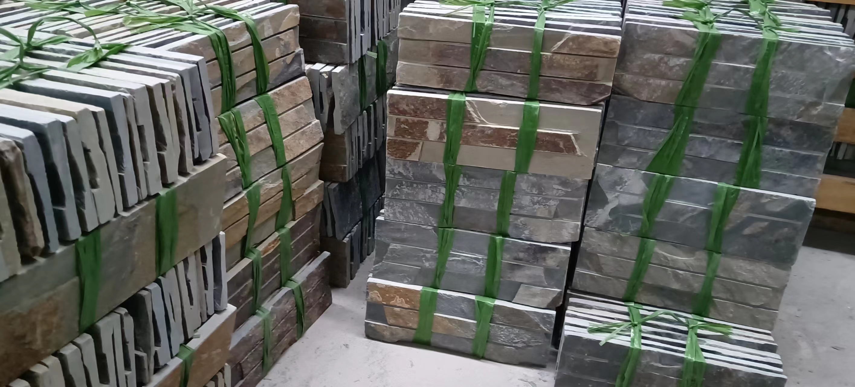 外墻裙文化石安裝所需錨固間距與基層強(qiáng)度標(biāo)準(zhǔn)蘑菇石廠家價(jià)格對應(yīng)單板重量及包裝方式