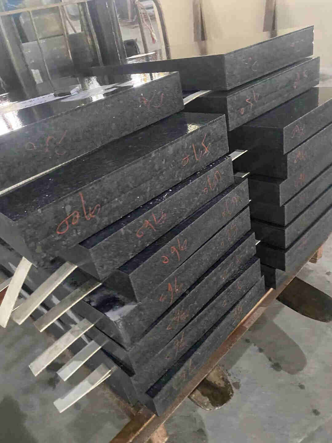 廣西黑石材價(jià)格(圖2) 廣西黑石材價(jià)格(圖2)