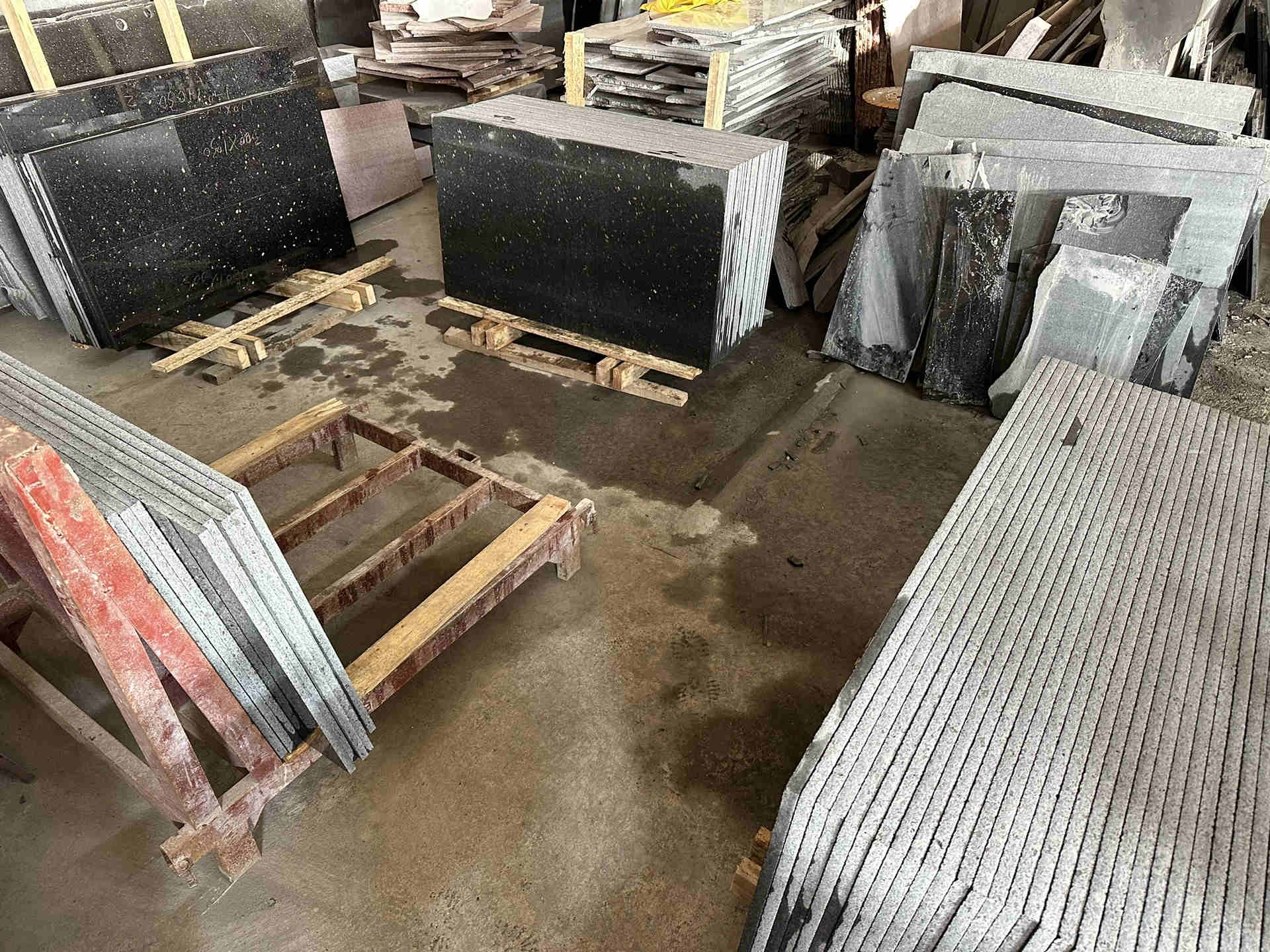 福鼎黑石材干掛幕墻通風(fēng)換氣構(gòu)造