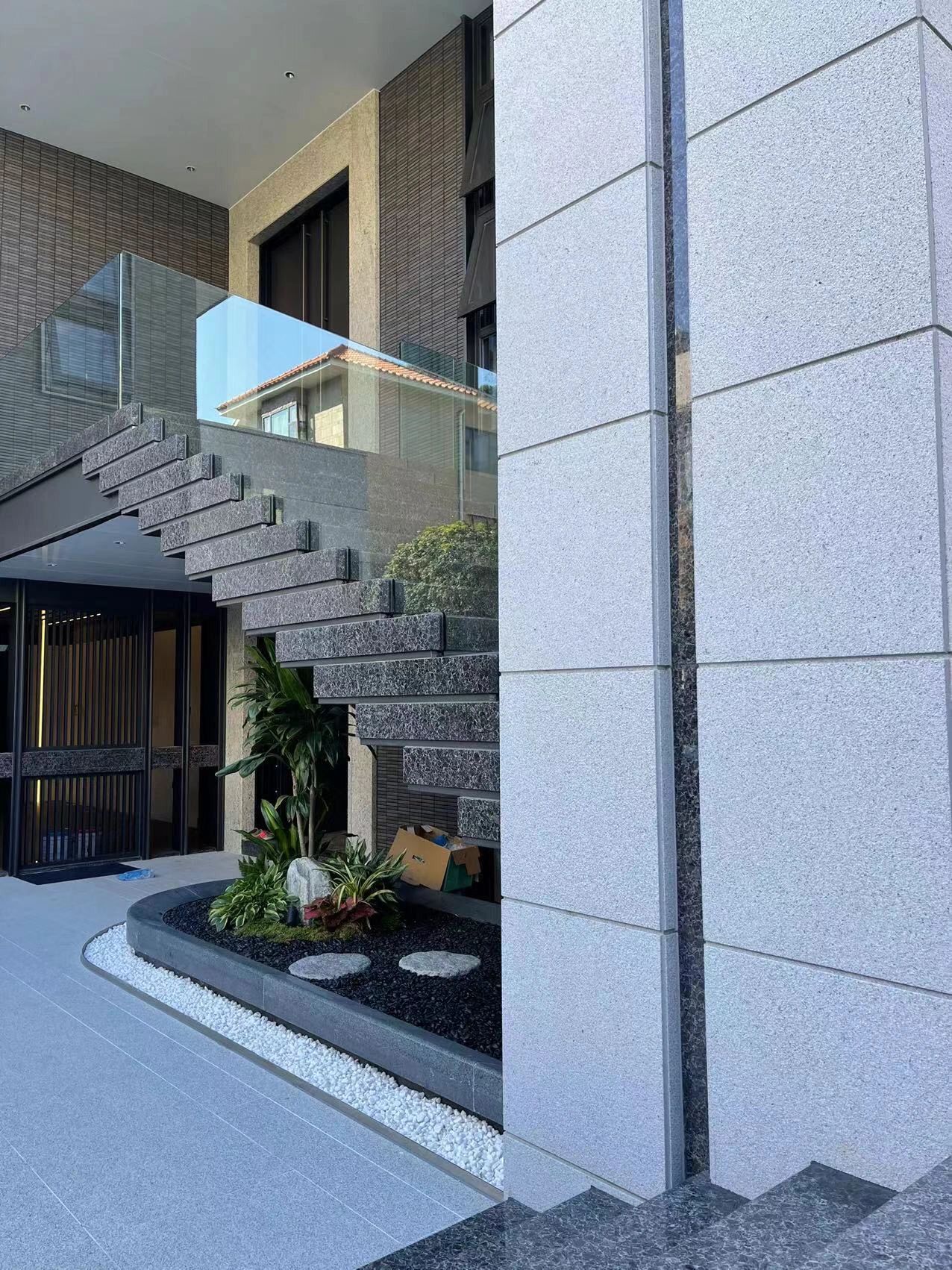 庭院石材地面鋪裝石材如何選擇(圖2) 庭院石材地面鋪裝石材如何選擇(圖2)