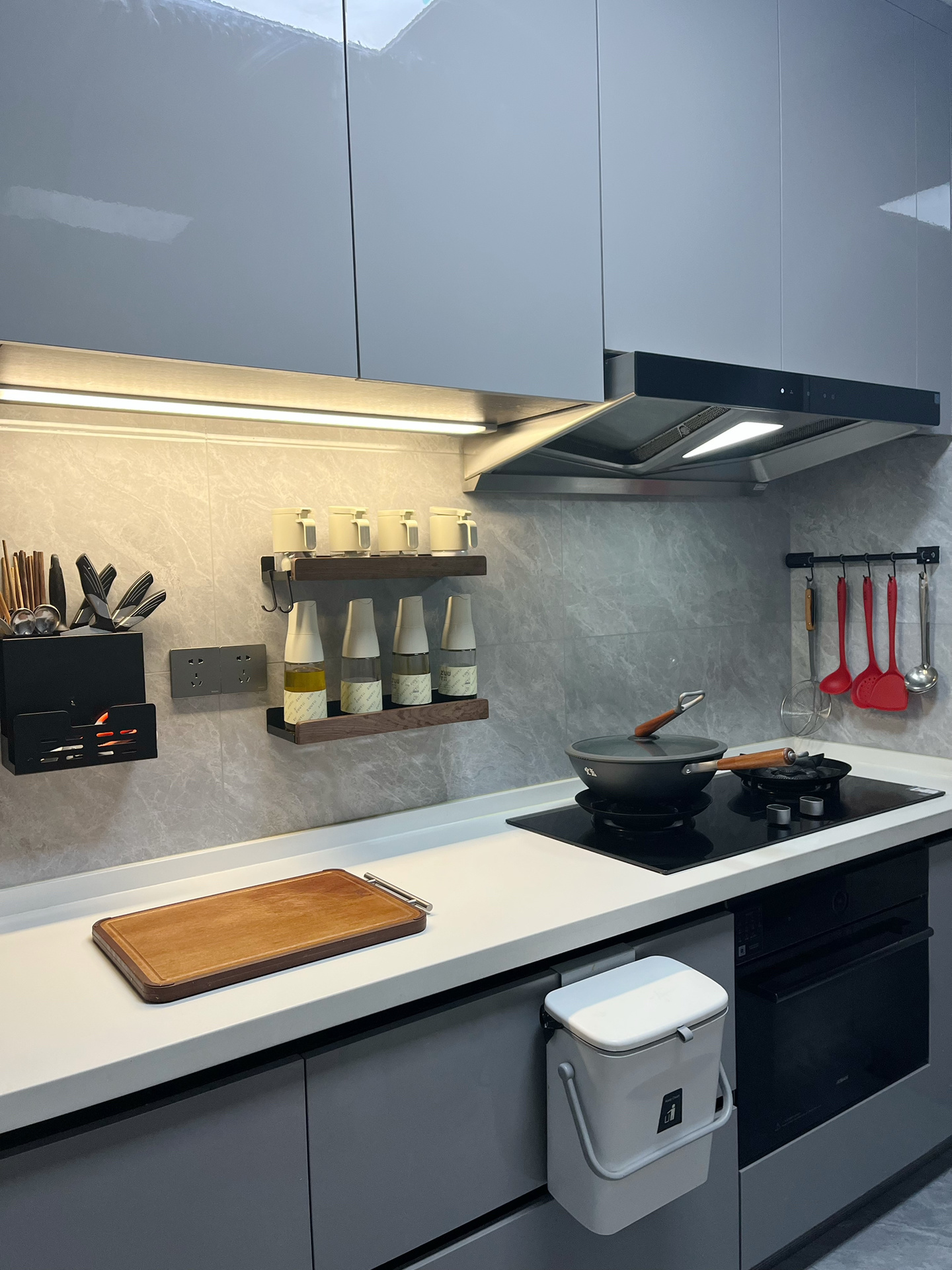 石材背景墻與地板搭配設(shè)計原則及安裝規(guī)范(圖2)