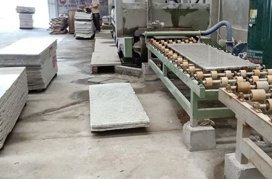 光面芝麻白花崗巖