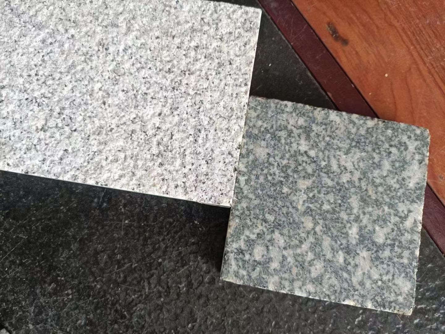 外墻裝飾芝麻白花崗巖與白色大理石貼面搭配方案