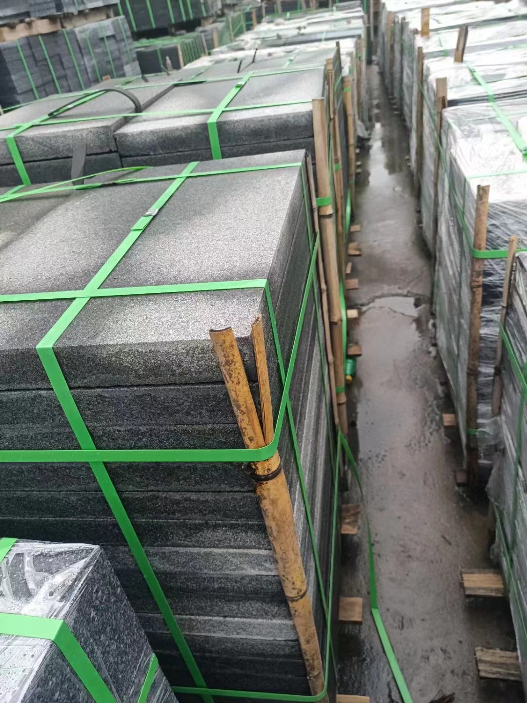 路沿石天然石材批發(fā)珍珠花石材廠家供應