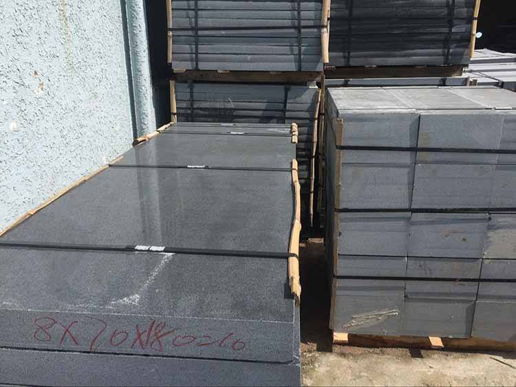 芝麻黑花崗巖火燒板與黑色大理石平方單價(jià)