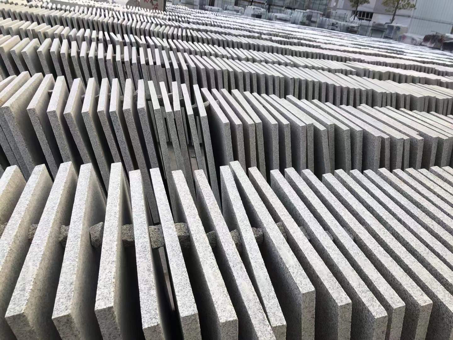 芝麻灰火燒板鋪地石廠家報(bào)價(jià)明細(xì)