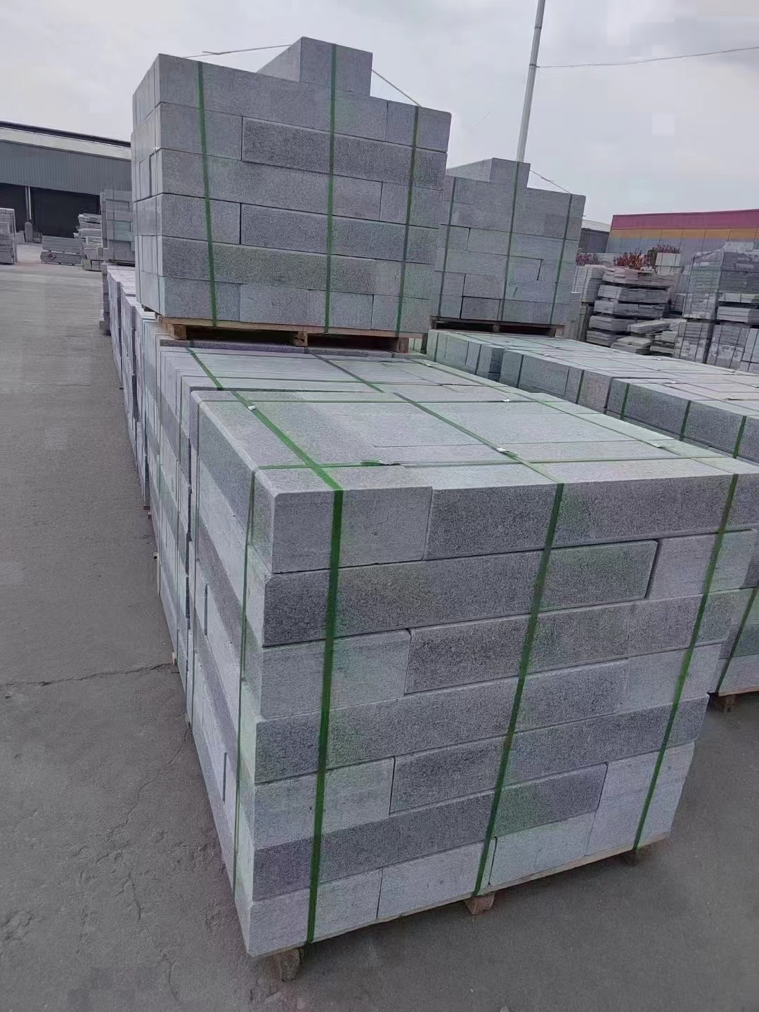 灰色芝麻灰花崗巖2.5公分厚外墻干掛用火燒板光面荔枝面報(bào)價(jià)