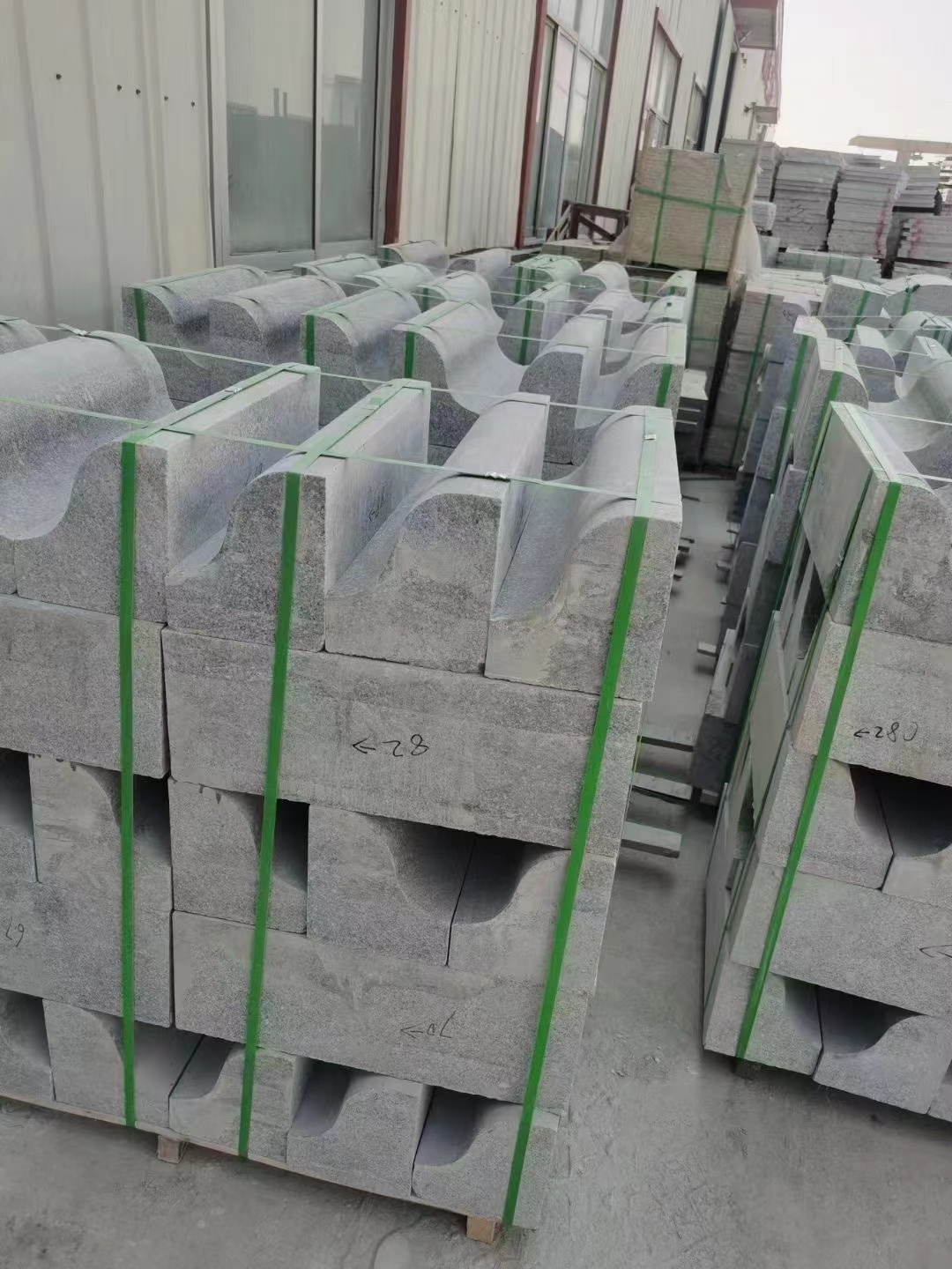 火燒板光面荔枝面2.5公分厚芝麻灰花崗巖外墻干掛石材報(bào)價(jià)