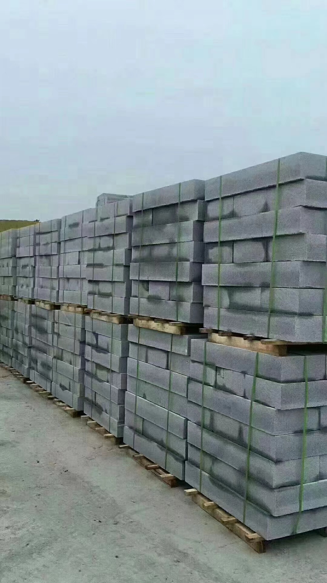 芝麻灰花崗巖火燒板與荔枝面在鋪裝中的實(shí)際使用效果(圖3) 芝麻灰花崗巖火燒板與荔枝面在鋪裝中的實(shí)際使用效果(圖3)