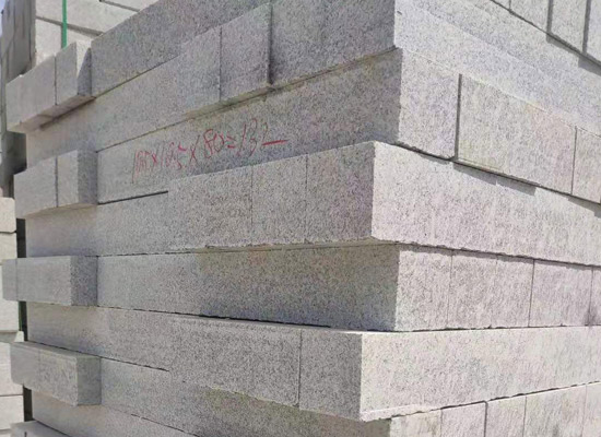 挑選大門的秘訣：什么樣的材質(zhì)更能展現(xiàn)品質(zhì)與氣質(zhì)？(圖1)