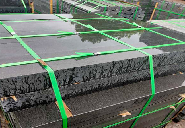 芝麻黑花崗巖鋪裝多少錢(qián)平方