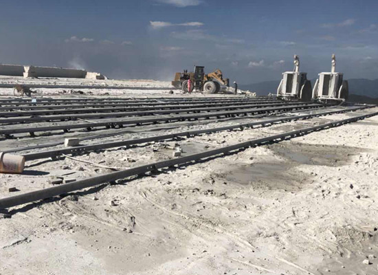 衛(wèi)生間、廚房濕區(qū)石材鋪裝：防水、防滑與收口細(xì)節(jié)處理