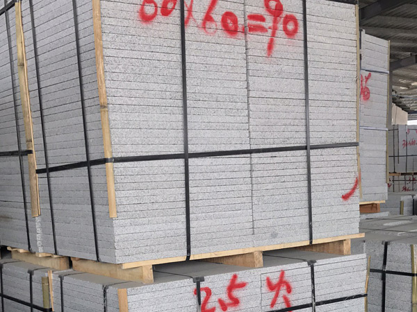 荒料開(kāi)采后如何分級(jí)運(yùn)輸至加工廠