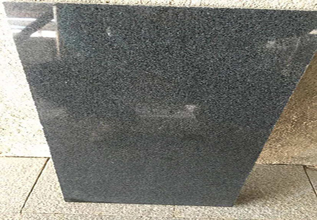 芝麻黑花崗巖鋪裝多少錢平方(圖1)