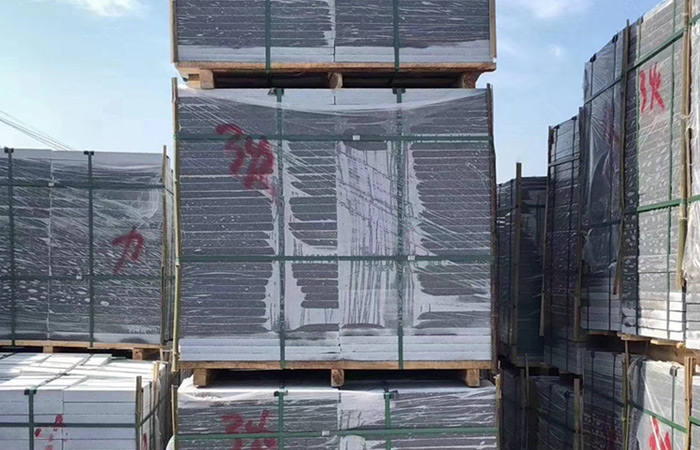 芝麻灰花崗巖火燒板優(yōu)缺點？