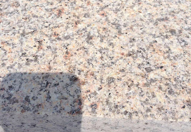 石材地面鋪貼后出現(xiàn)泛堿現(xiàn)象的成因與現(xiàn)場處理措施(圖2)
