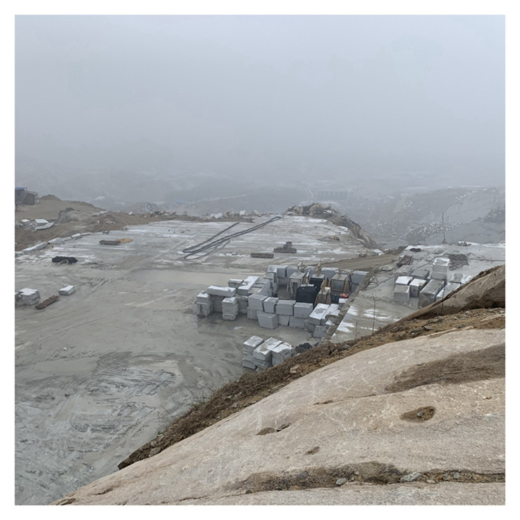 符合鋪裝要求的防滑耐磨大理石地鋪石由大理石地鋪石加工廠批量產(chǎn)出