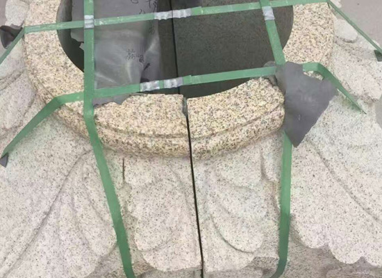 黃金麻花崗巖的石材密度？