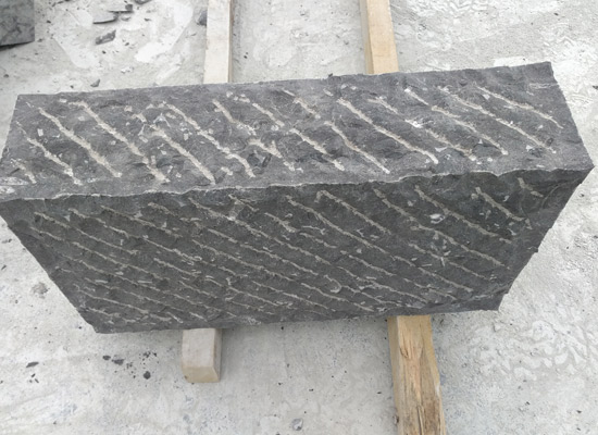 芝麻黑花崗巖廠家電話及石材價格相關信息