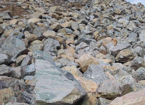 挑高客廳別墅裝修石材背景墻基層龍骨固定方式(圖6)