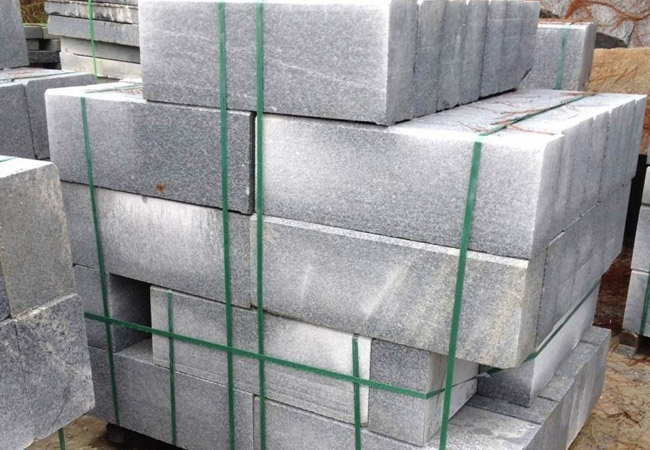 芝麻白路緣石多少錢一米？