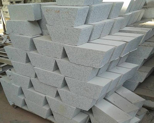 花園水景設(shè)計中池岸、步道、跌水部位石材規(guī)格與燈光線槽對應(yīng)布局(圖3)