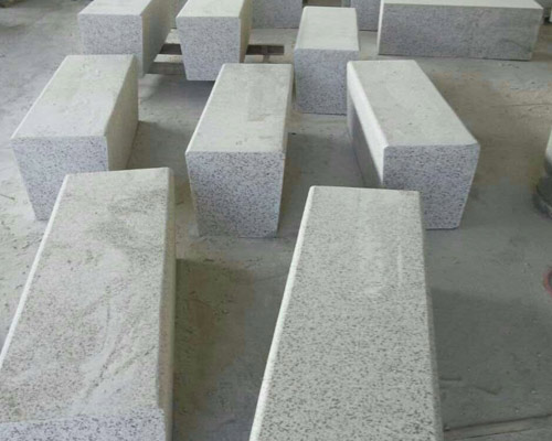 路沿石芝麻白石材廠家價(jià)格多少一平