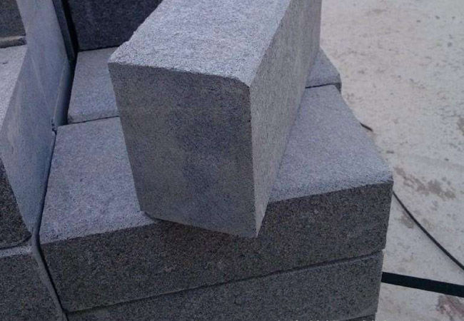 馬蹄石鋪裝時(shí)留縫大小與施工方法具體步驟(圖2)